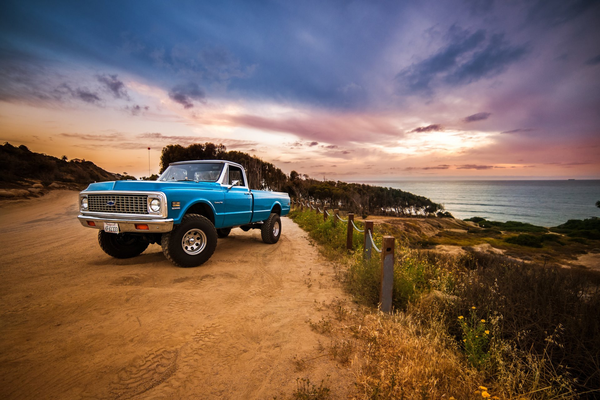 chevrolet 1972 сторона спереди колеса дорога забор море облака небо закат