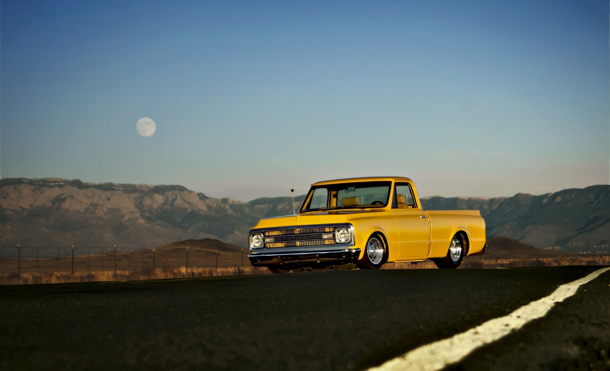 chevrolet c10 1969 avant phares roues route collines lune ciel champ clôture