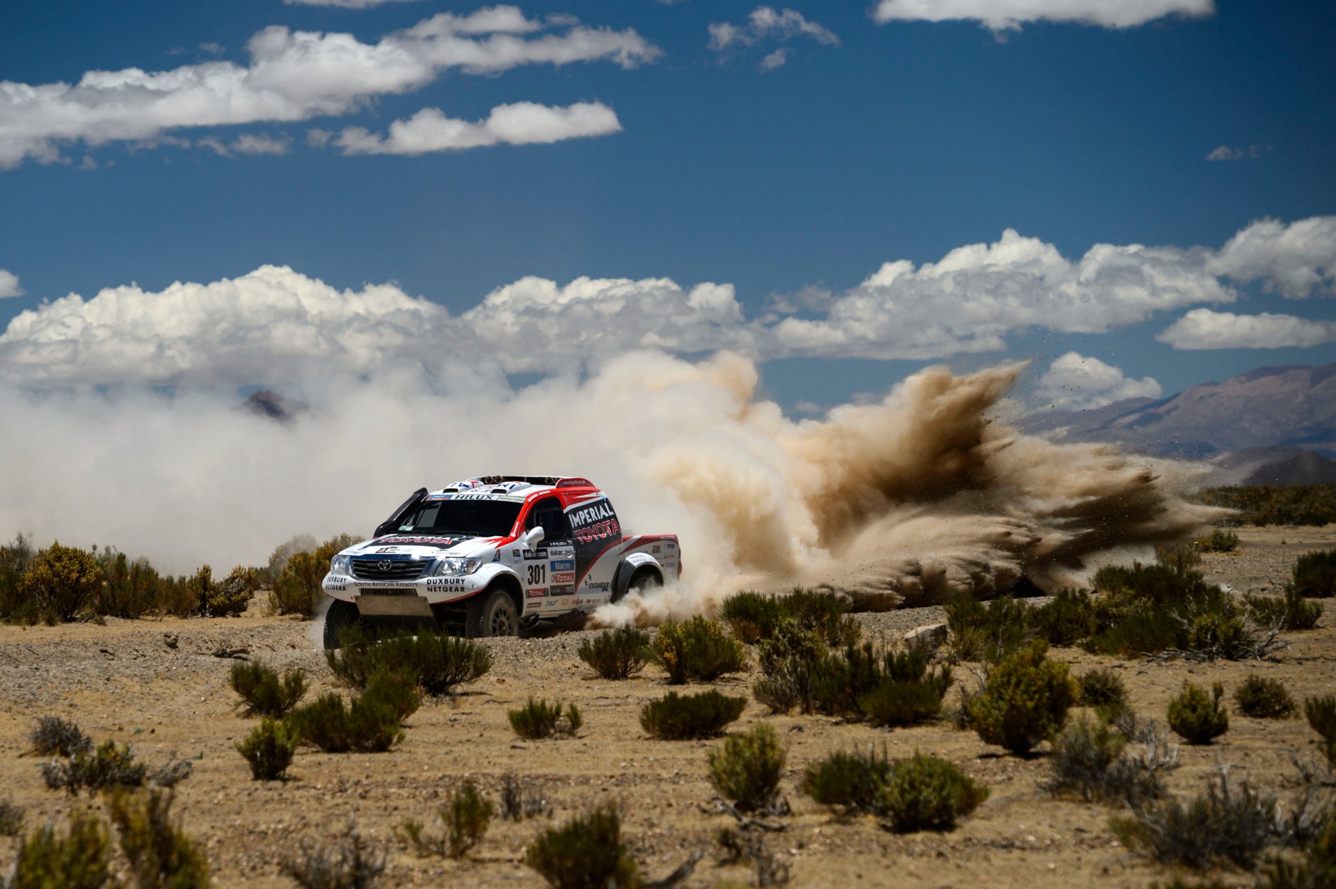 toyota hilux zlot toyota dakar chmury