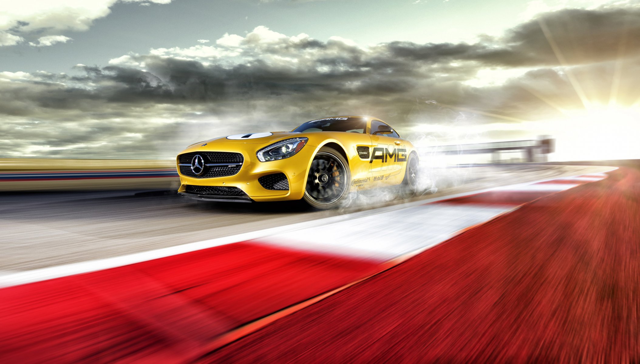 mercedes-benz amg gt s jaune piste course dérive fumée