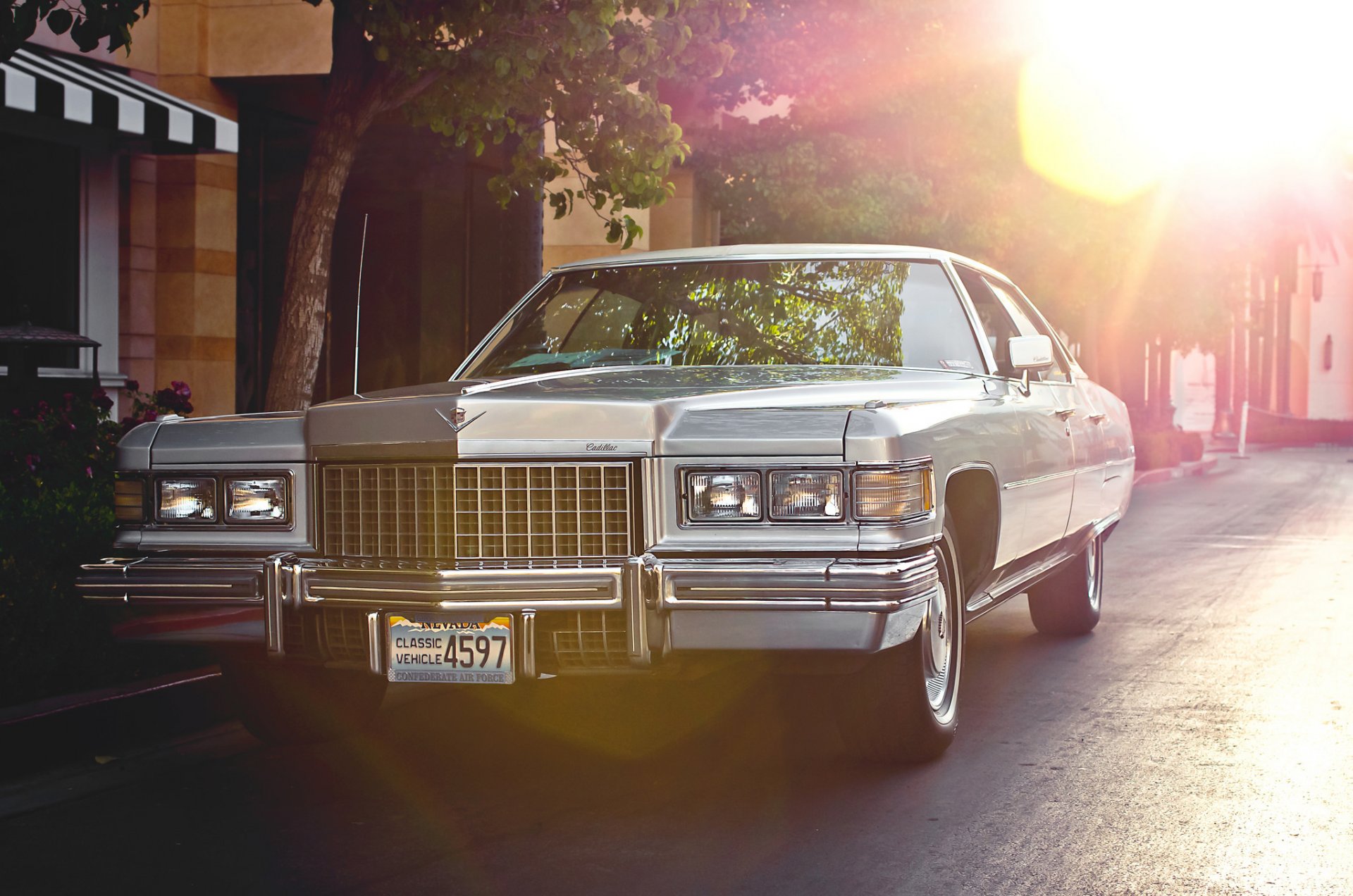 1976 cadillac berline de ville classique rétro avant