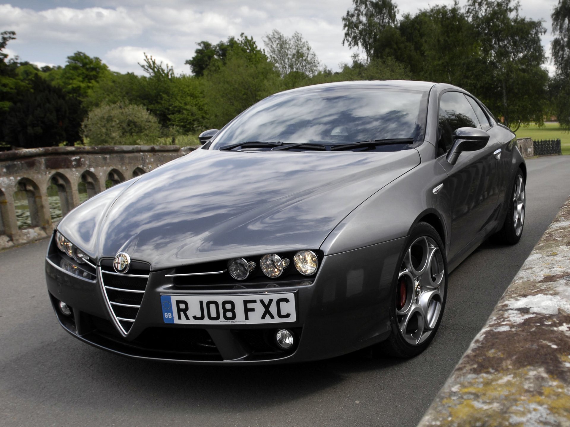 alfa romeo brera s frente hermoso coche faros capó