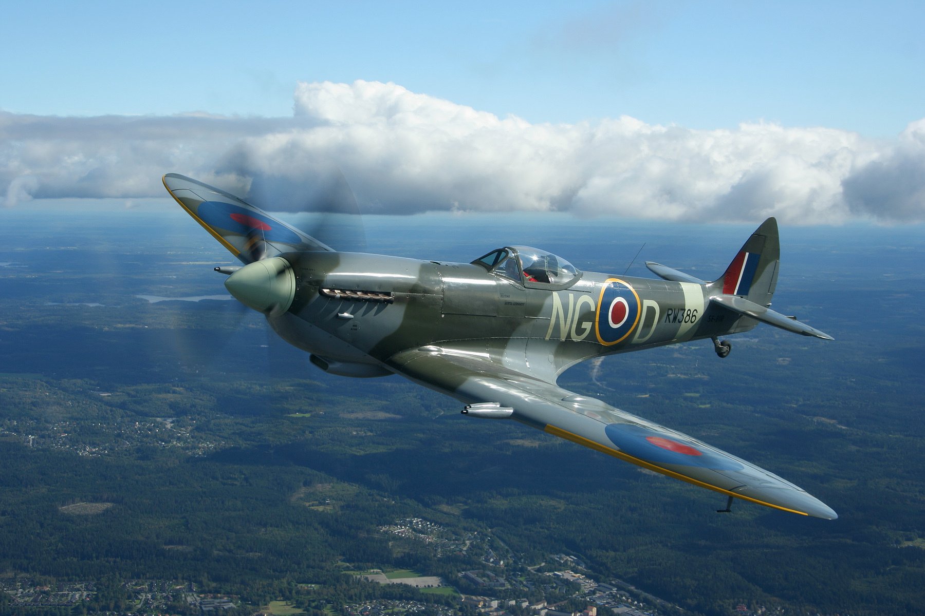 espace aérien grande-bretagne avion de chasse air nuages vitesse vol sol altitude avions équipement militaire aviation militaire avion