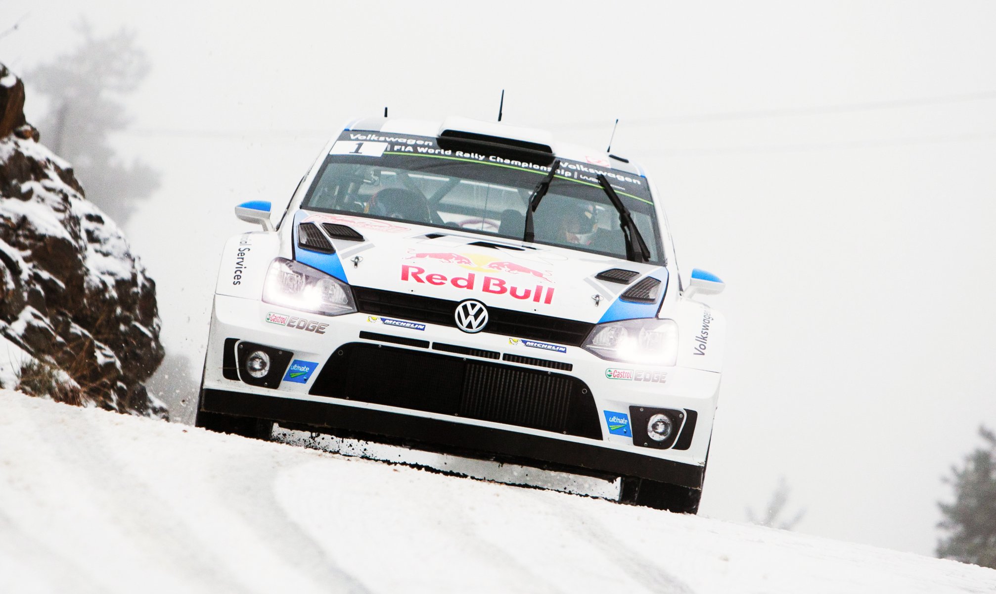 volkswagen polo wrc rally auto velocidad frente invierno nieve blanco logotipo toro rojo