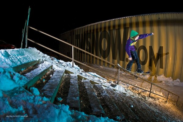 Extreme descent along the railing at night