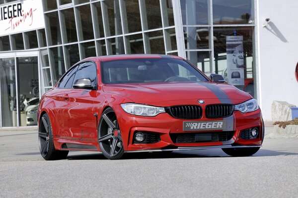 Brillante rojo BMW elegante fondo