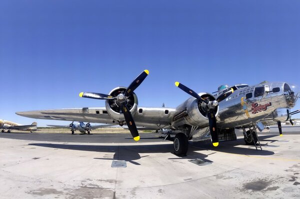 Avión militar de hélice de la segunda guerra mundial