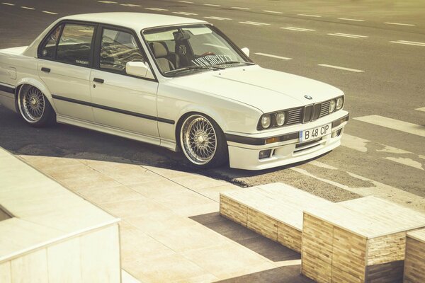 BMW M3 E30 su ruote BBS