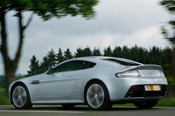 Coches antiguos de aston martin