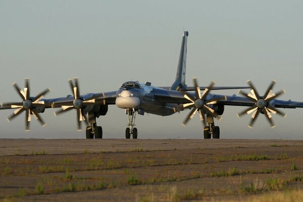 Image of the Tu-95 aircraft on a gray background