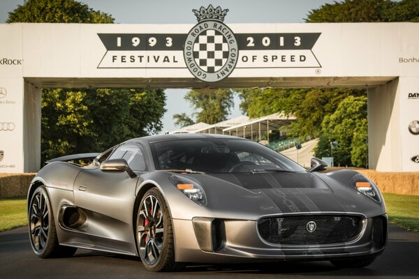 Super car Jaguar al Festival della velocità