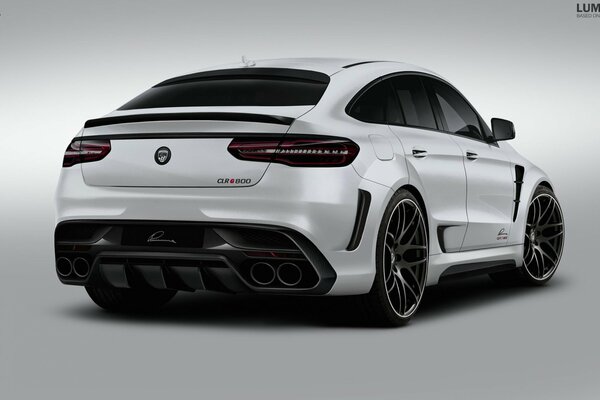 Blanco tuneado mercedes clr g vista trasera