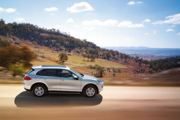 Porsche Cayenne Maschine in Bewegung