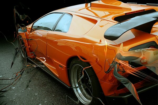 Leuchtend orange Lamborghini Marke Auto mit Mustern