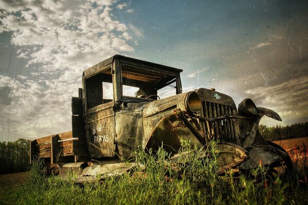 Photo of an old disassembled truck