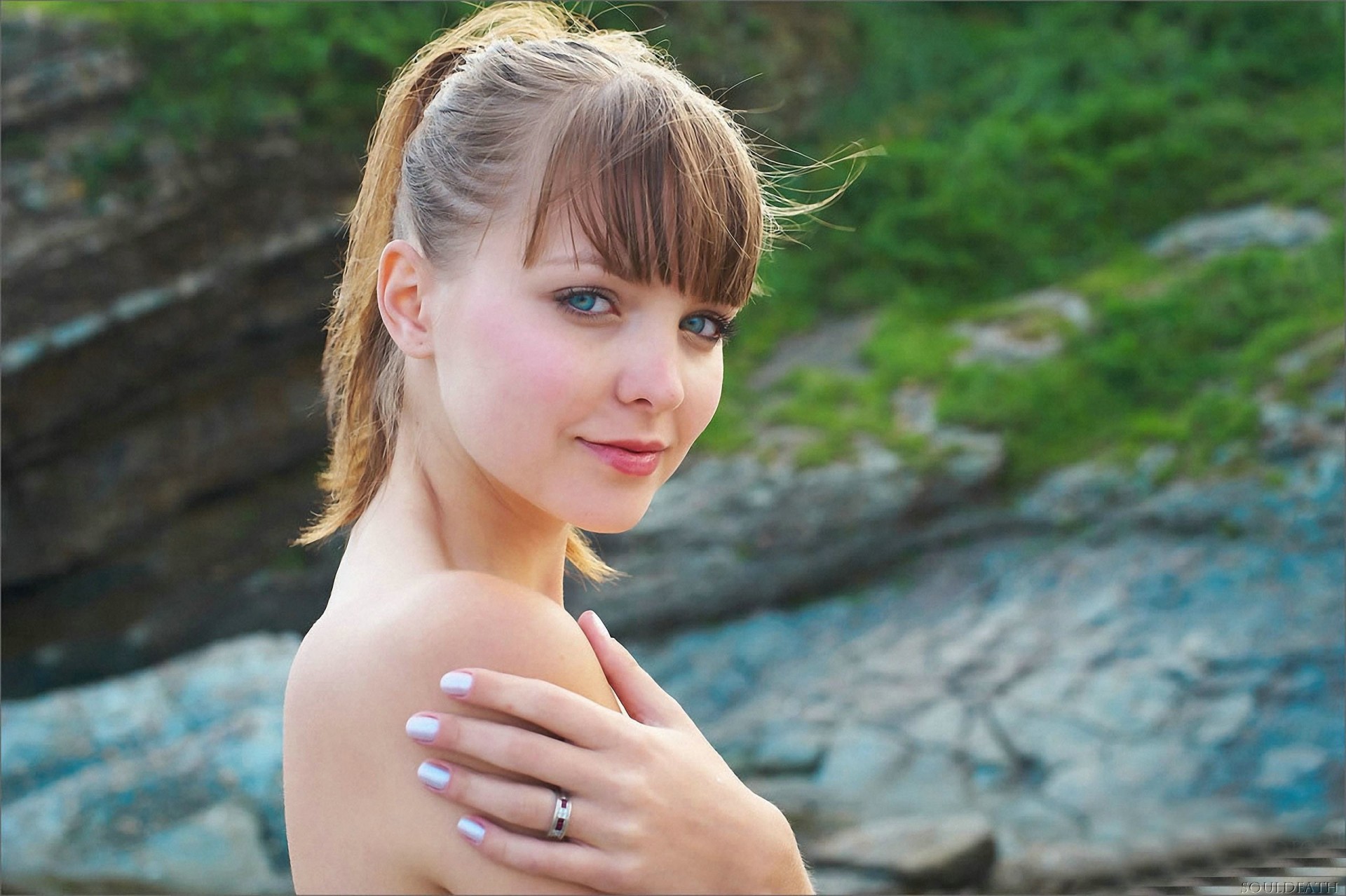 schönheit jugendlich modell posen braunhaarig augen femjoy