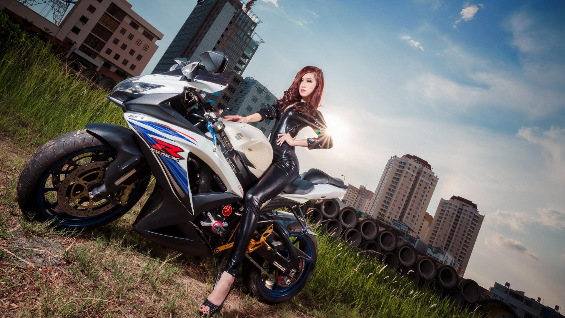 moto catsuit asiatique suzuki latex