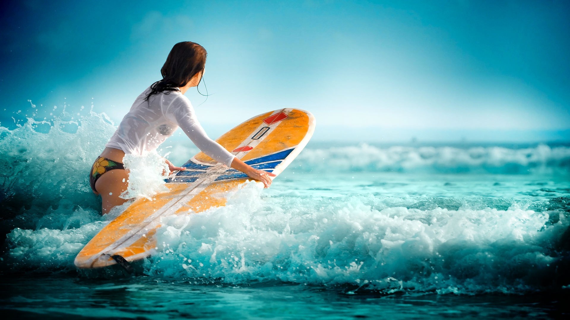 dziewczyna fala woda morze sport sporty wodne surfing