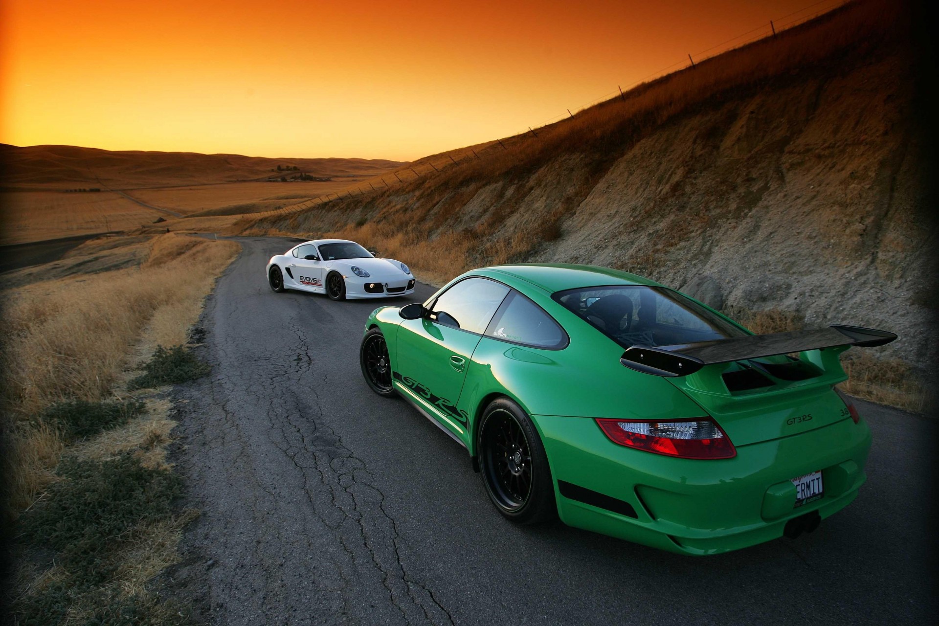 porsche gt-3 puesta de sol