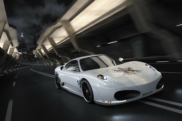Ferrari blanco en el túnel, luces nocturnas