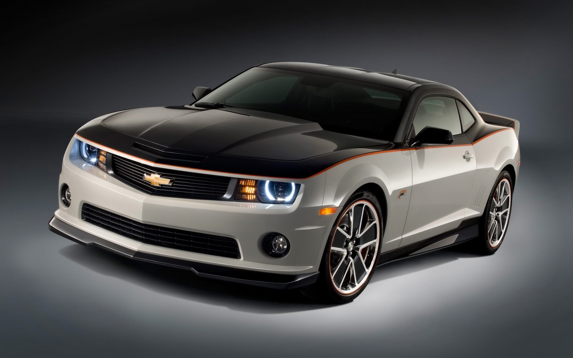 chevrolet camaro белый-черный мускул-кар