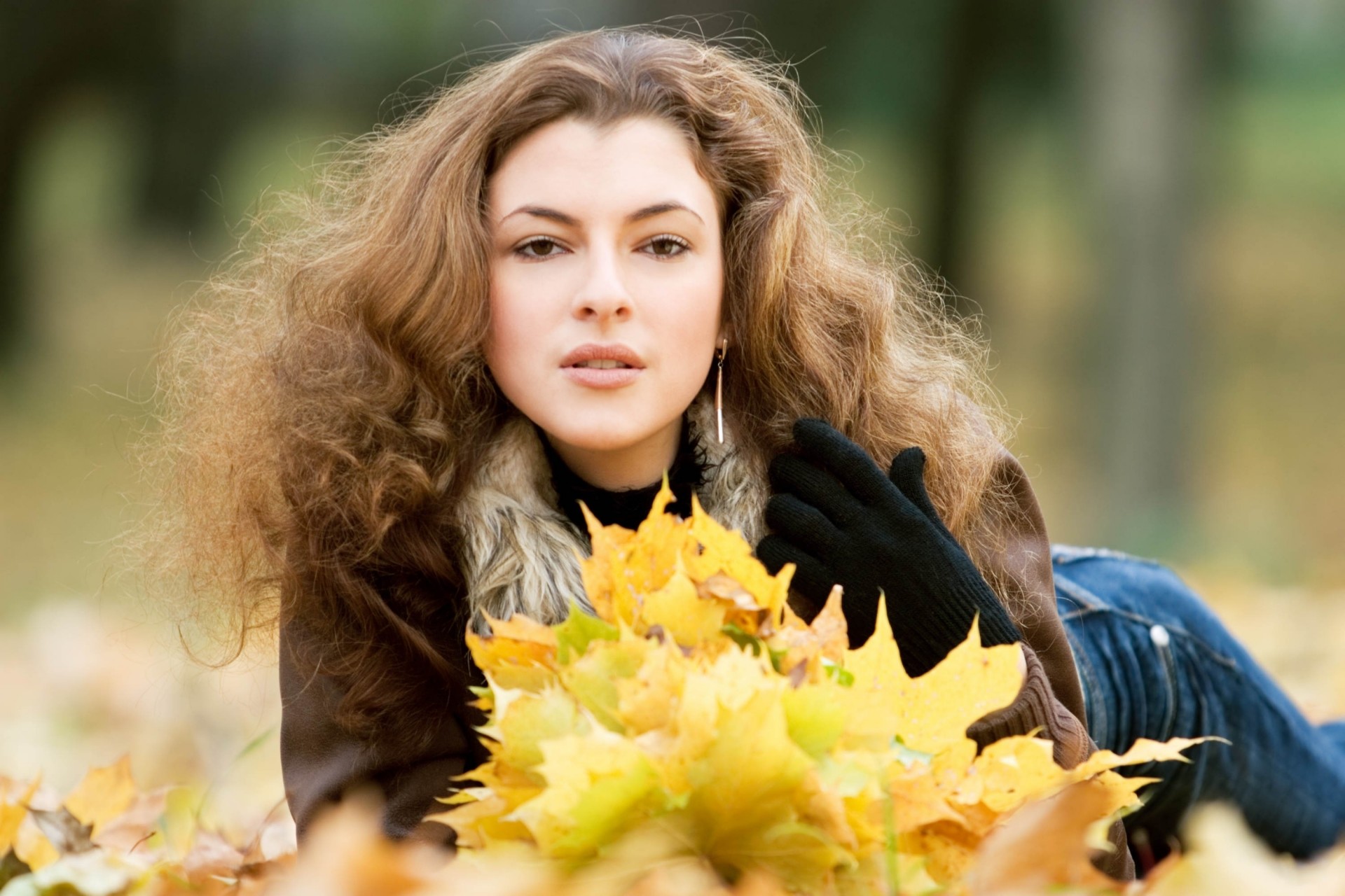 foglia autunno occhi marroni capelli castani terra