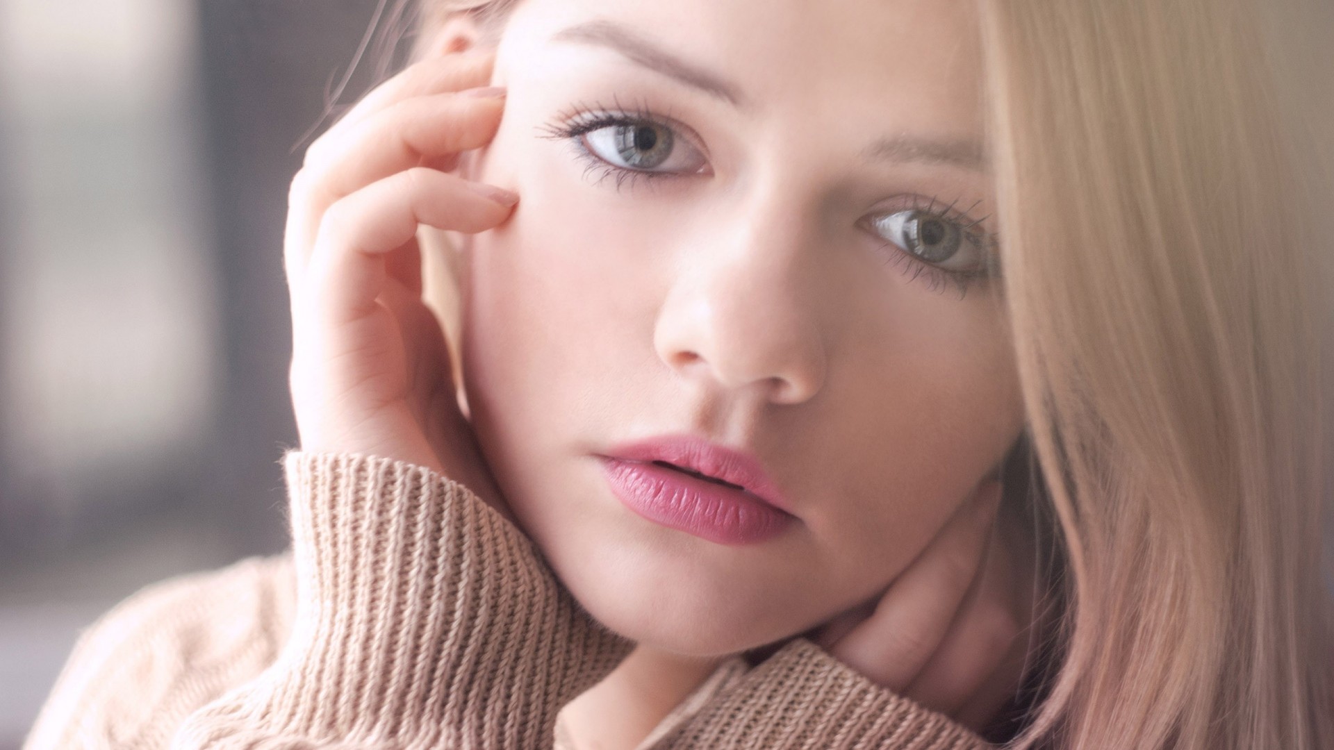 a woman girl lips grey close up blonde face