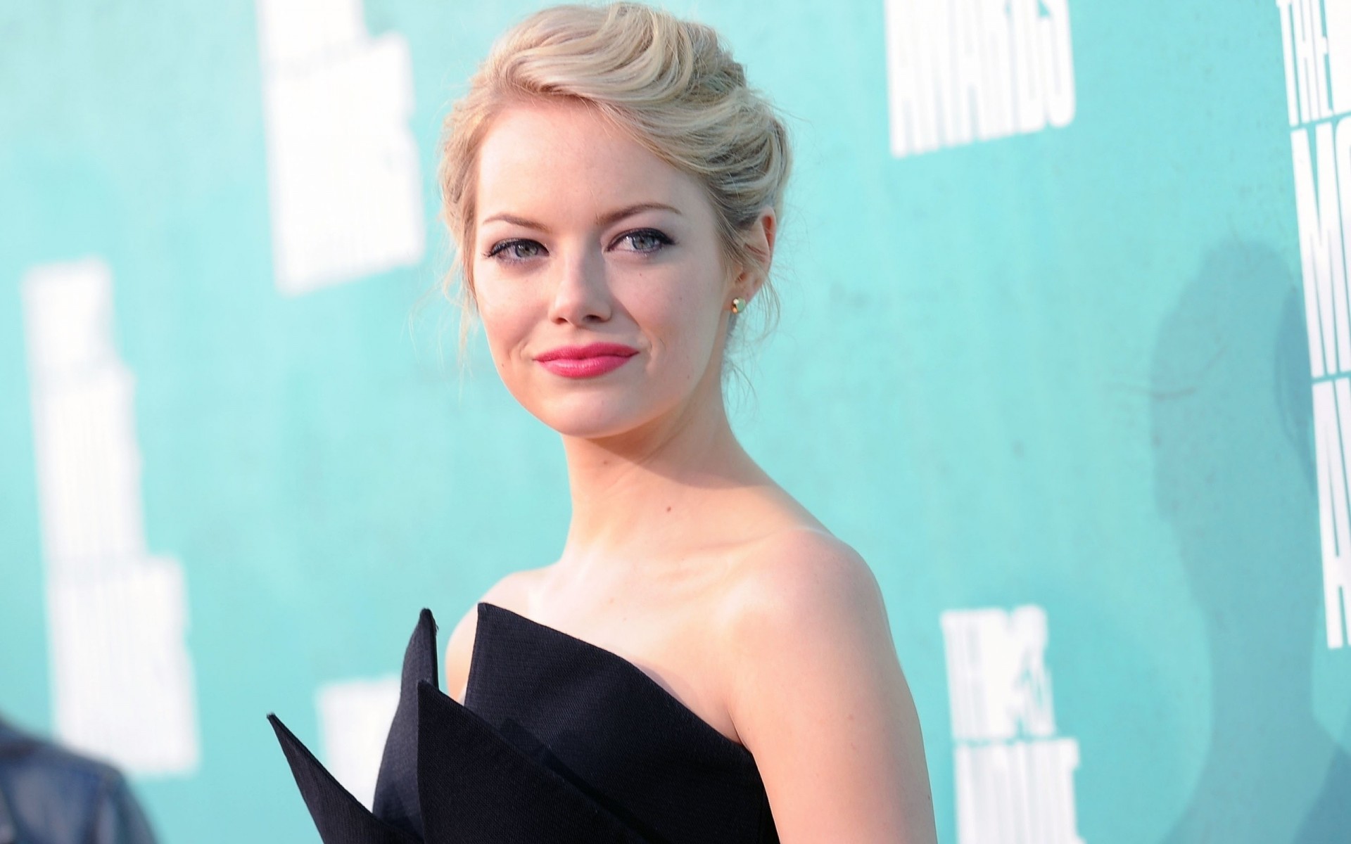 bionda trucco viso emma stone