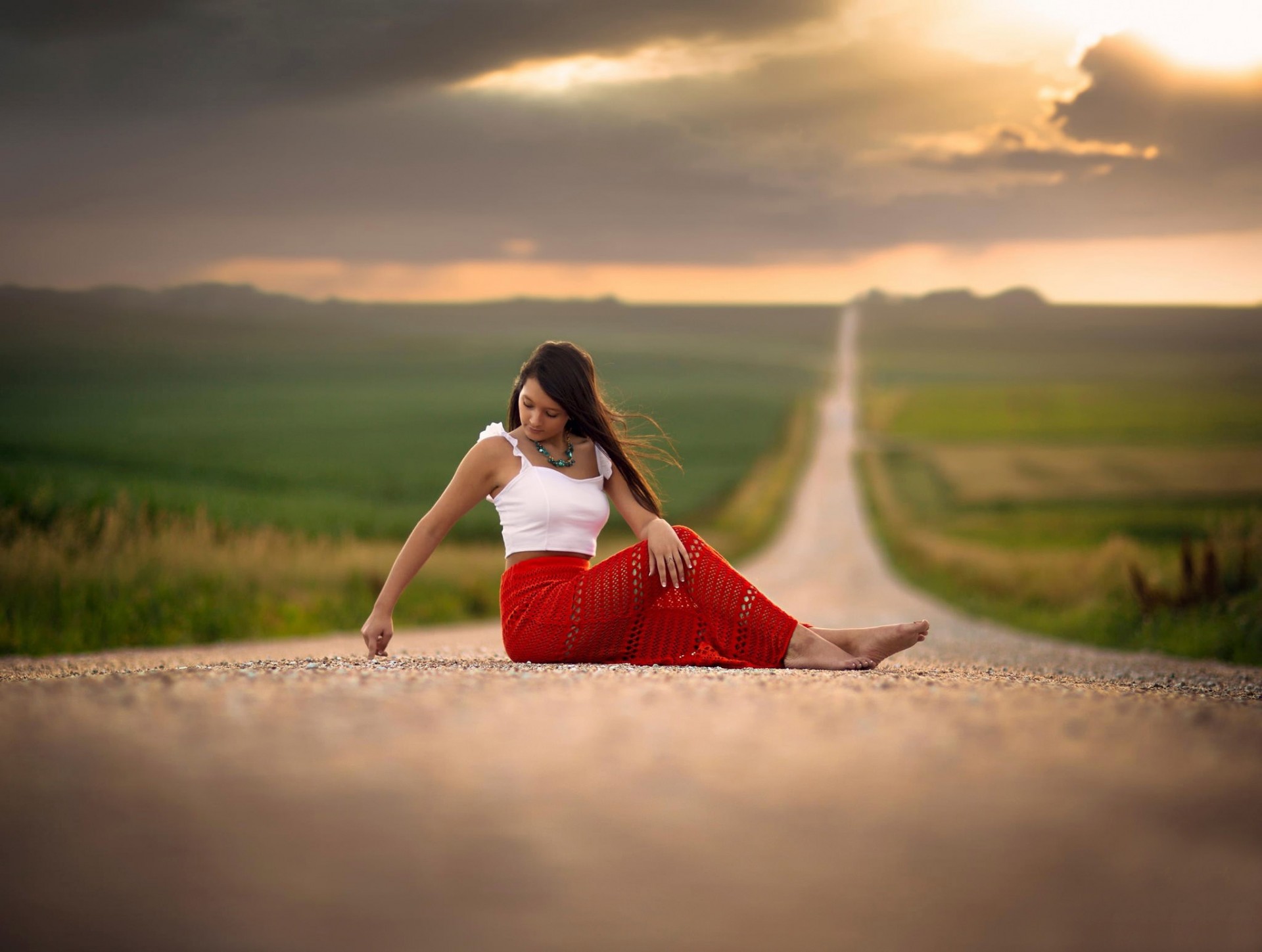 bokeh strada a piedi nudi ragazza spazio