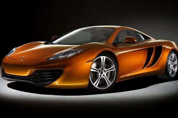 MCLAREN mp4-12c sports car