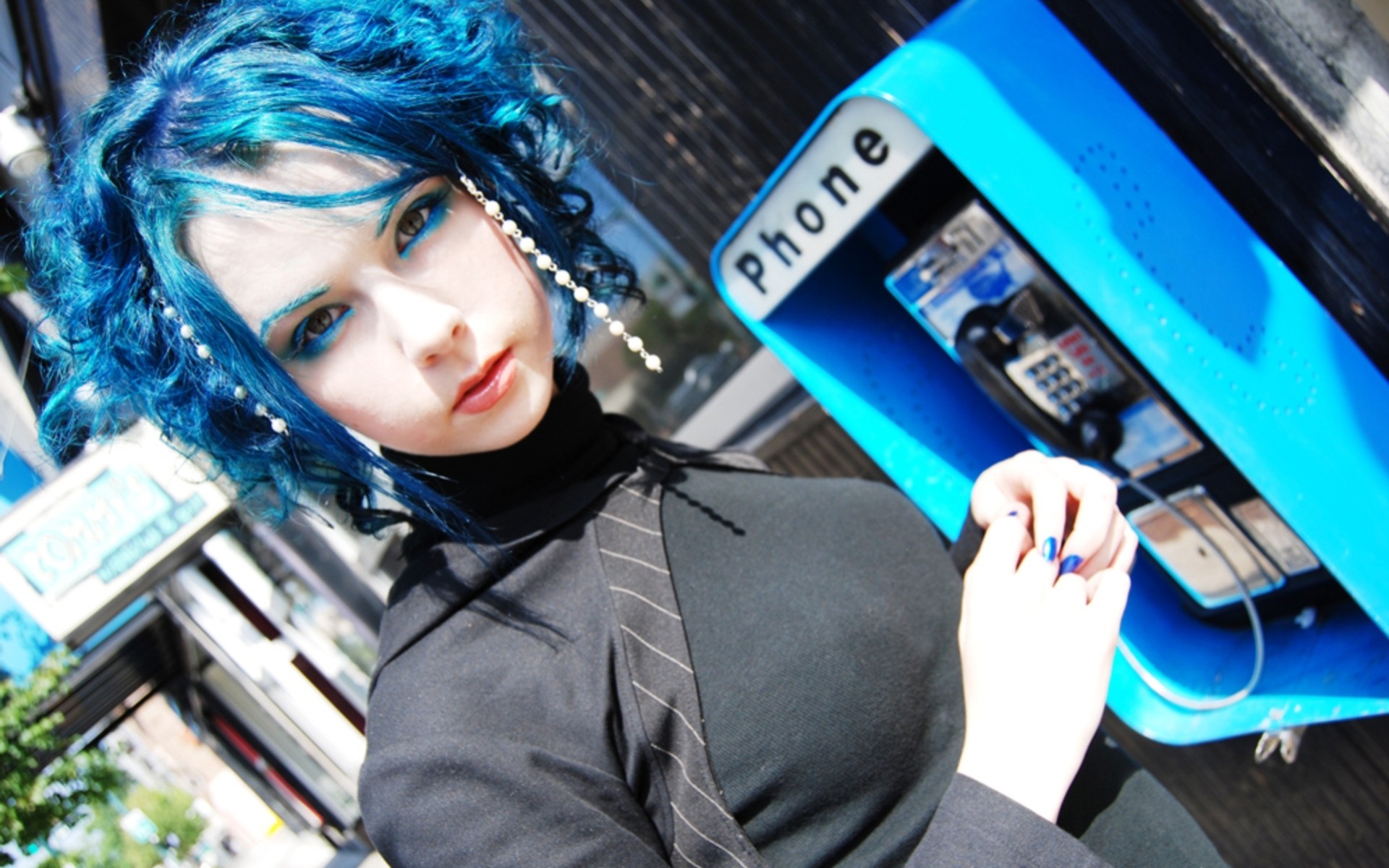 mujer cosplay gris chica pelo azul