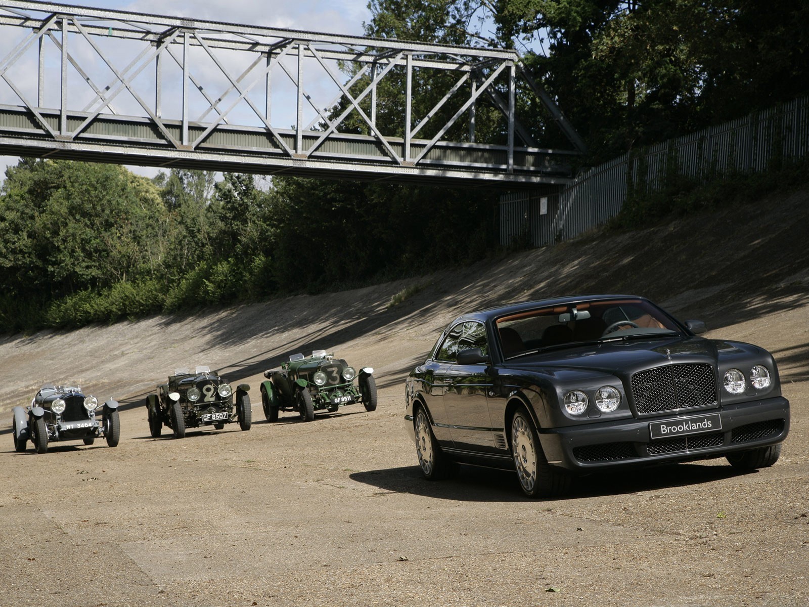 bentley brooklands retro carreras puente