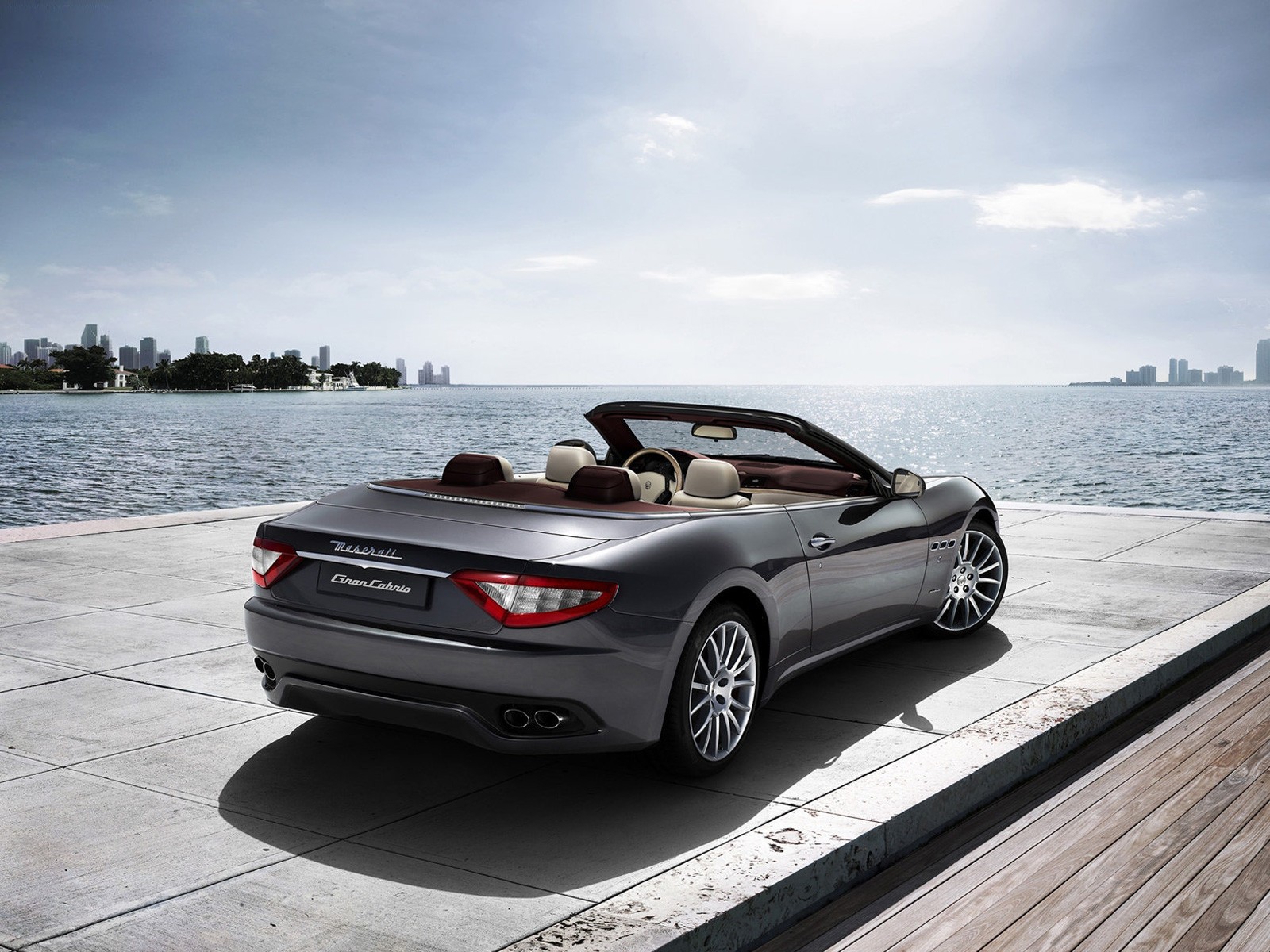 maserati grandcabrio авто