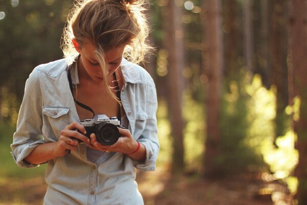 Nature photographer girl in white