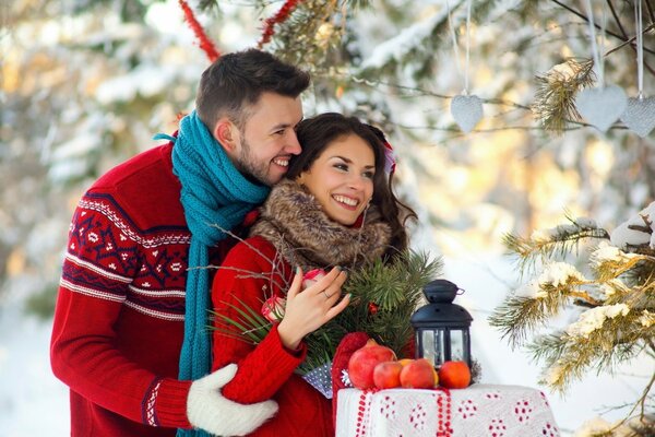 Couple amoureux. Ambiance hivernale