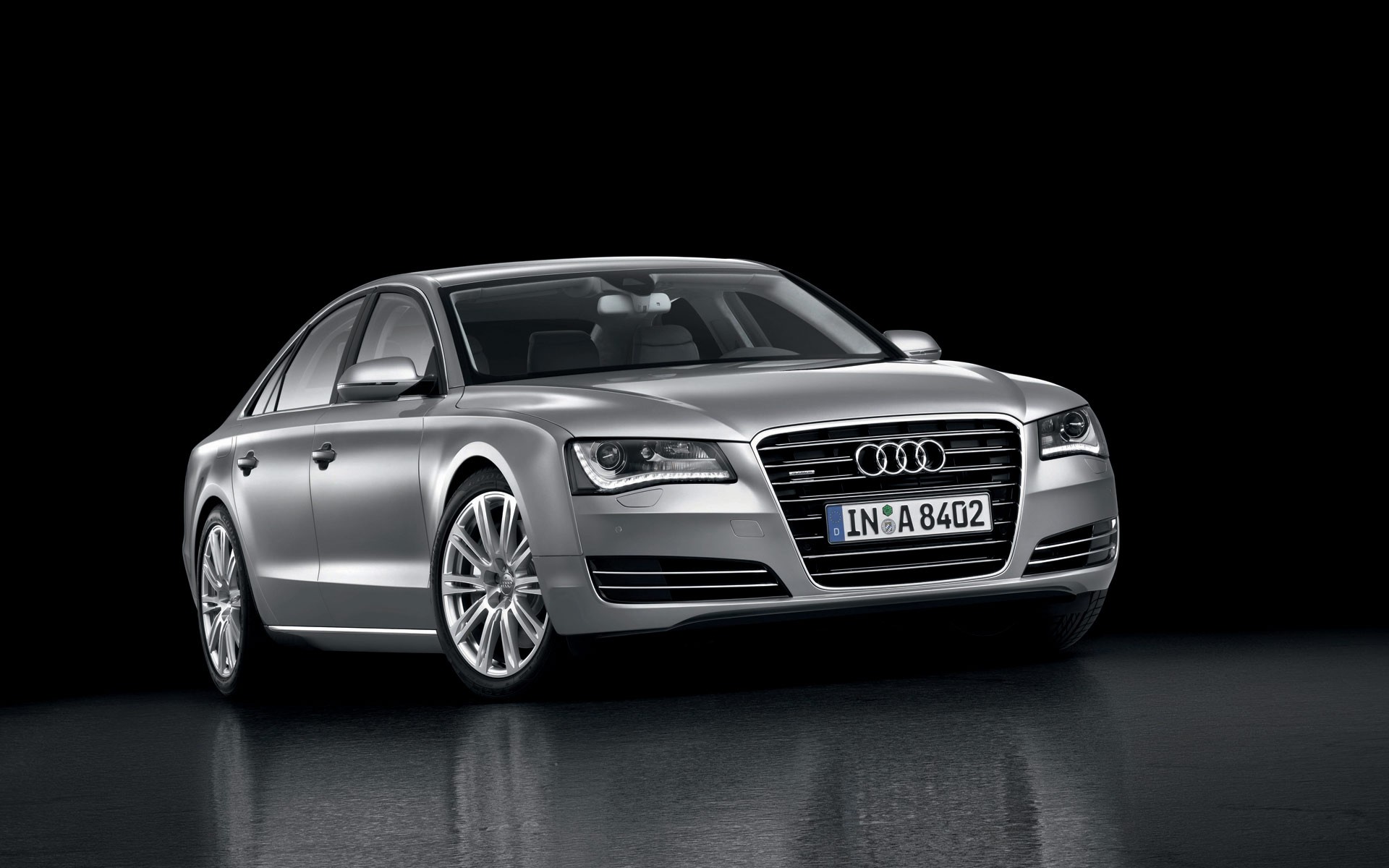 audi a8 plata