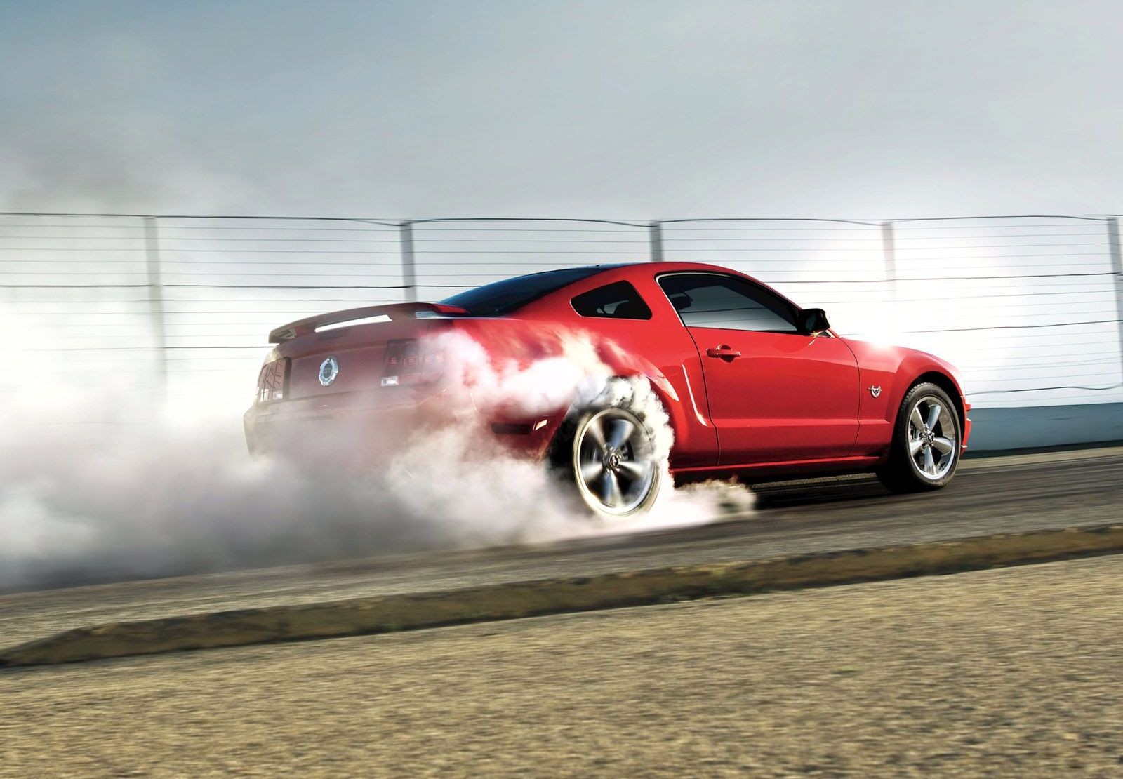 ford mustang fumée rouge mustang