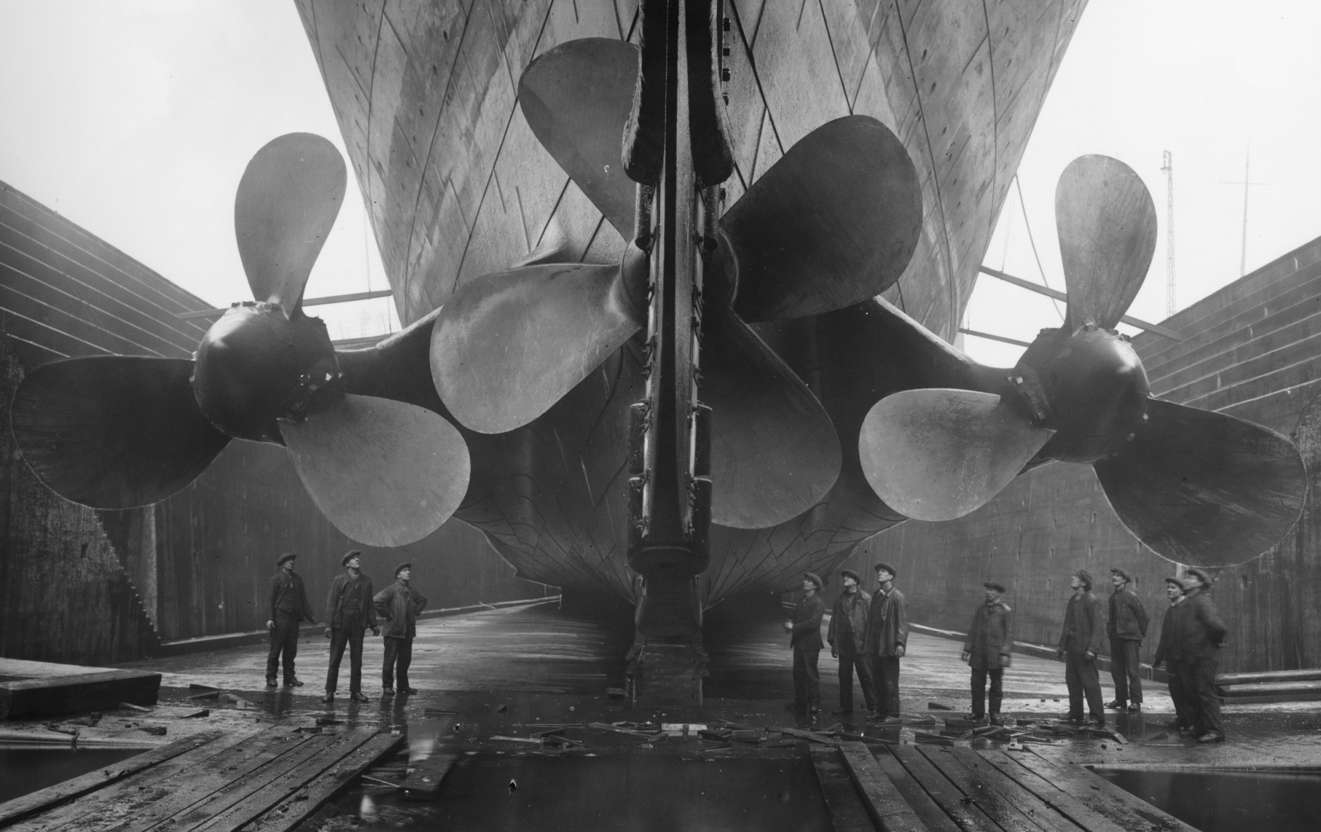 nave eliche bianco e nero bacino titanic