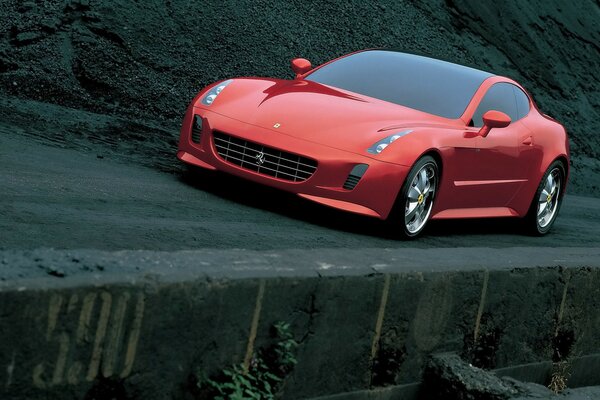 Красная Ferrari едет по темной местности