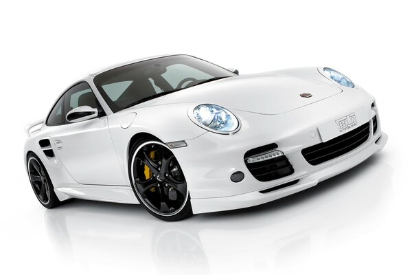 Biały samochód Porsche na białym tle