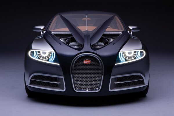 Concept car Bugatti, con cofano apribile su entrambi i lati