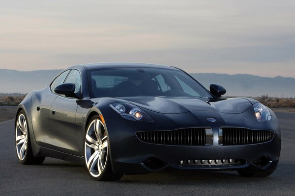 Voiture fisker karma sur la route