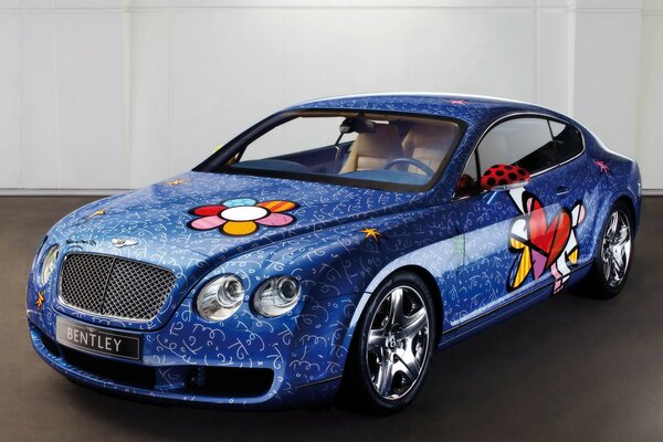 Blauer Bentley mit schöner Airbrush