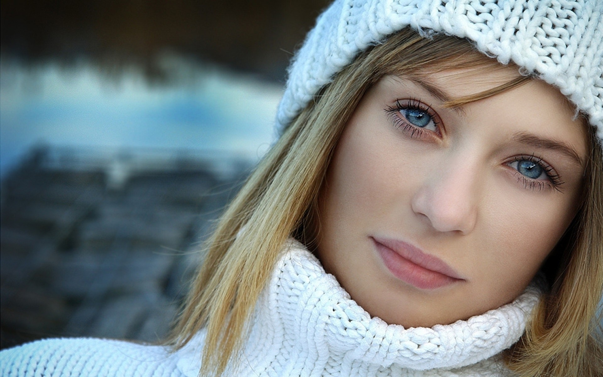 girl blue eyes hat