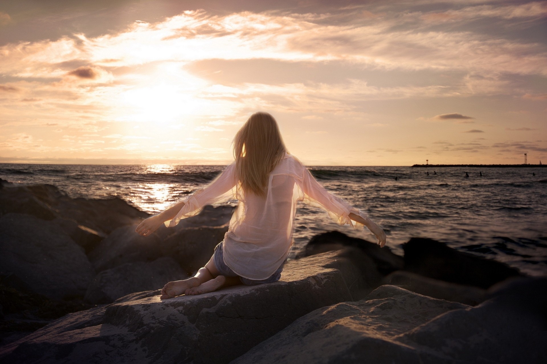 pietre ragazza mare umore tramonto