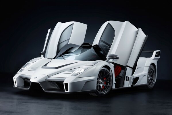 Ferrari enzo тюнингованная gemballa спереди