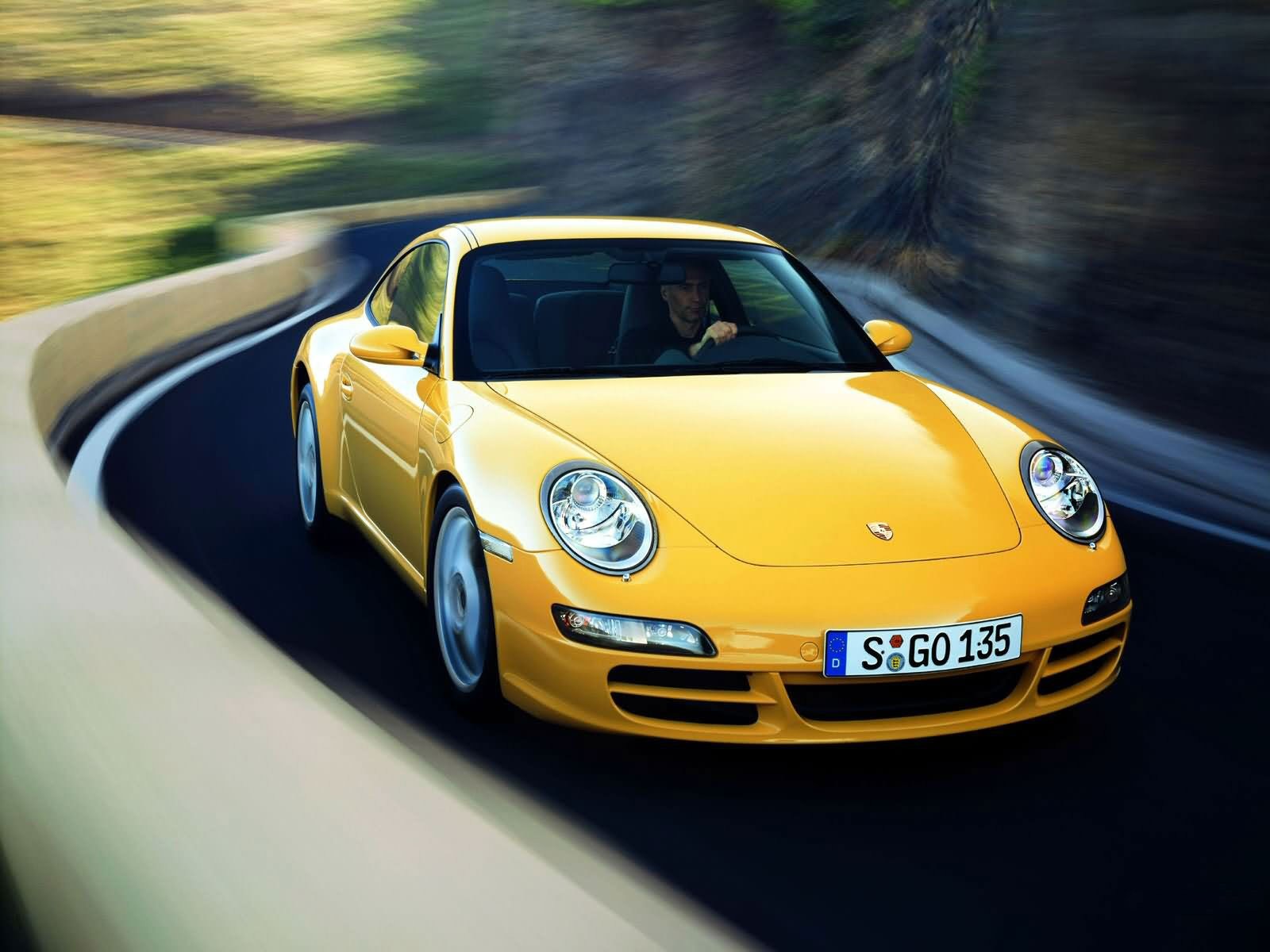 porsche 911 giallo