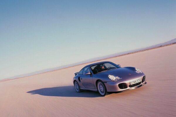Una nuova Porsche chic nel deserto