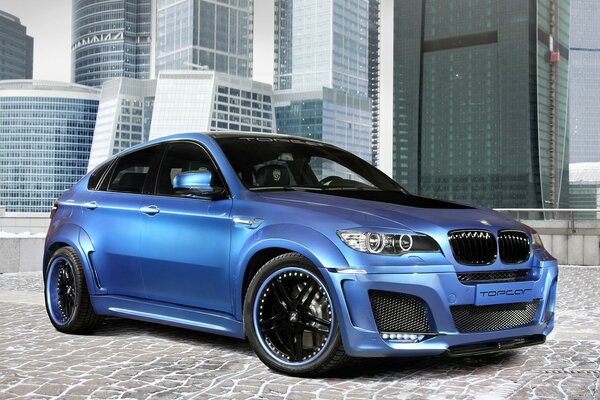 Tuned BMW X6 in the city