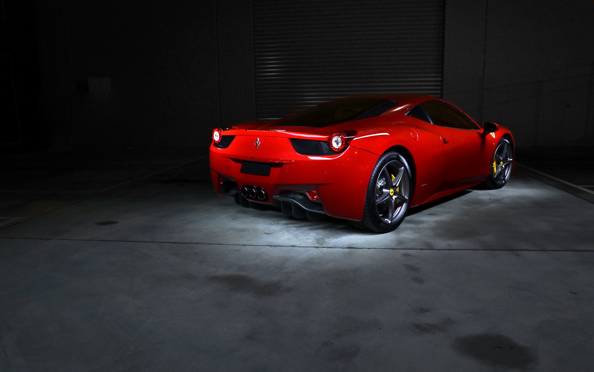 ferrari 458 italia czerwone ferrari czerwony tył biton odbicie